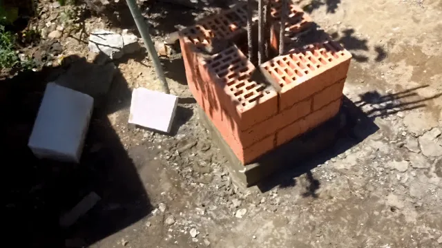 Рассчитать и запроектировать армирование центрально загруженного столба из кирпича